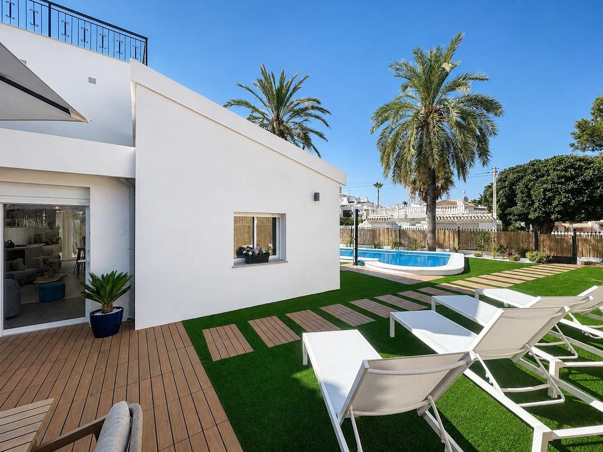 4 Bed Semi-Detached House in Punta Prima