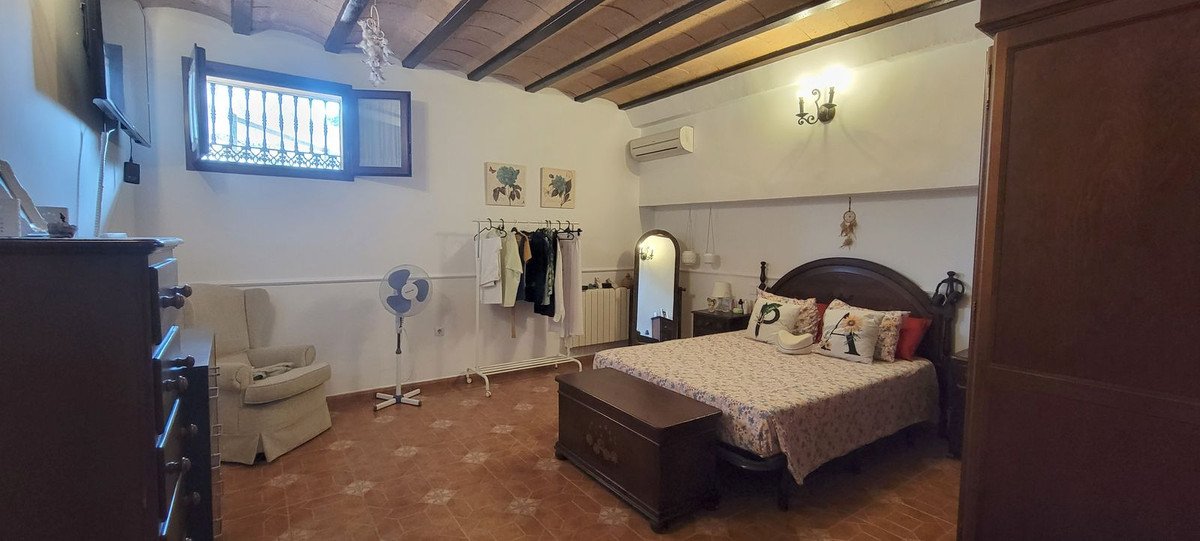 14 Bed Finca - Cortijo in Pizarra