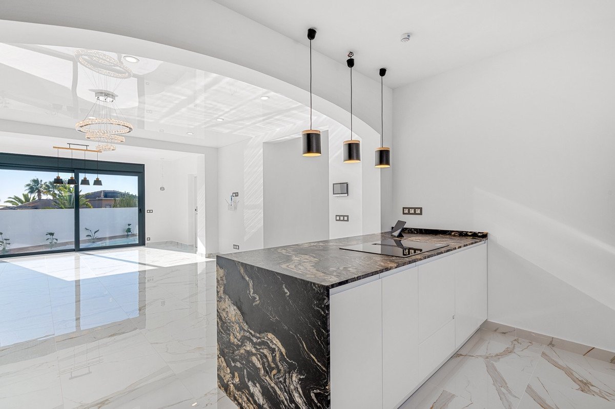 4 Bed Detached Villa in Rojales