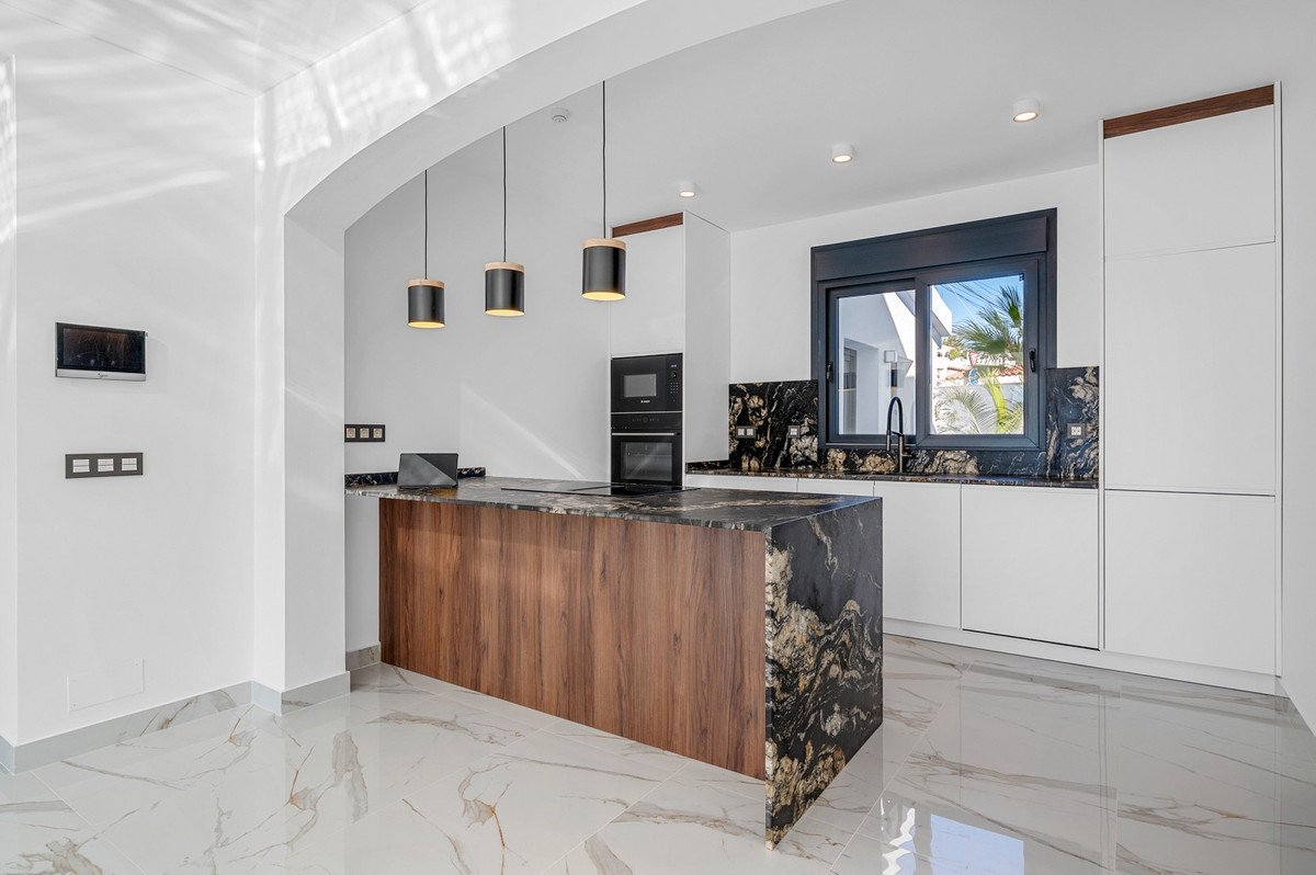 4 Bed Detached Villa in Rojales