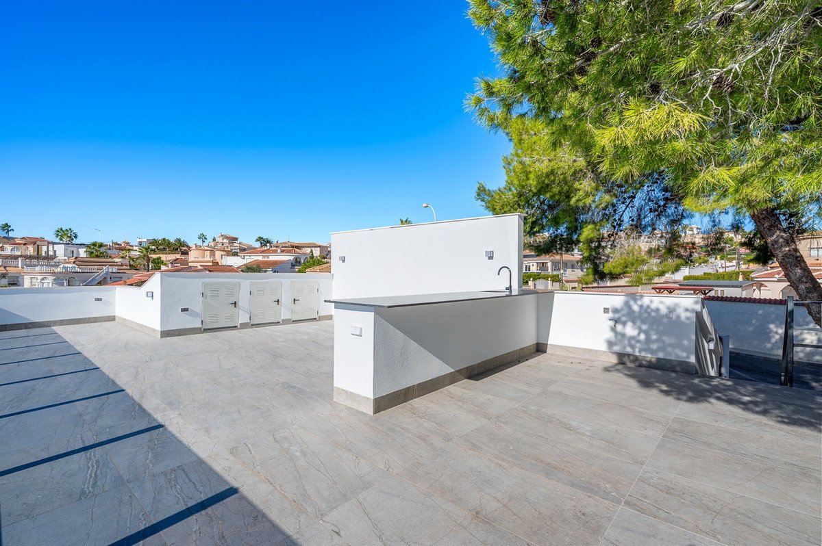 4 Bed Detached Villa in Rojales