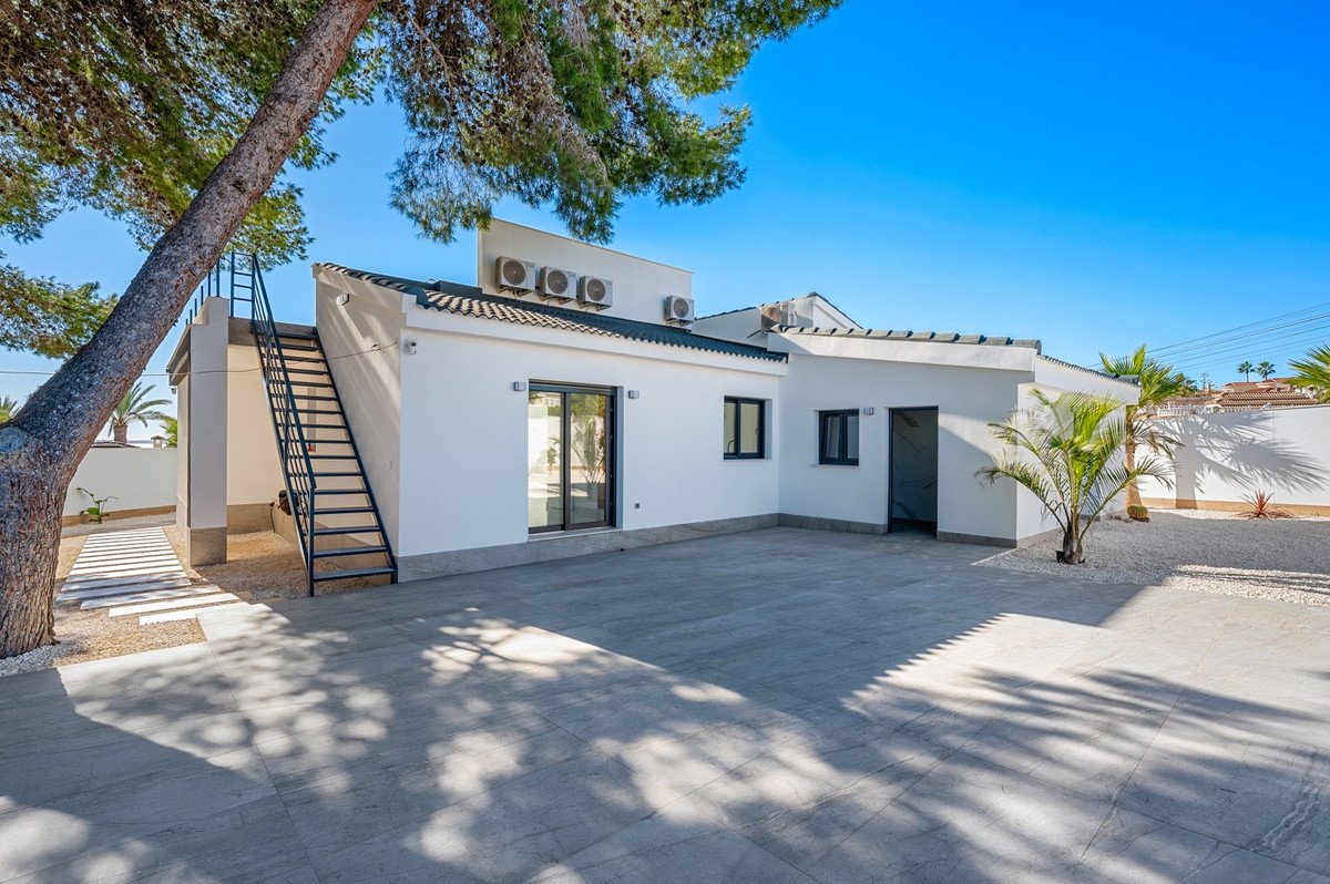 4 Bed Detached Villa in Rojales
