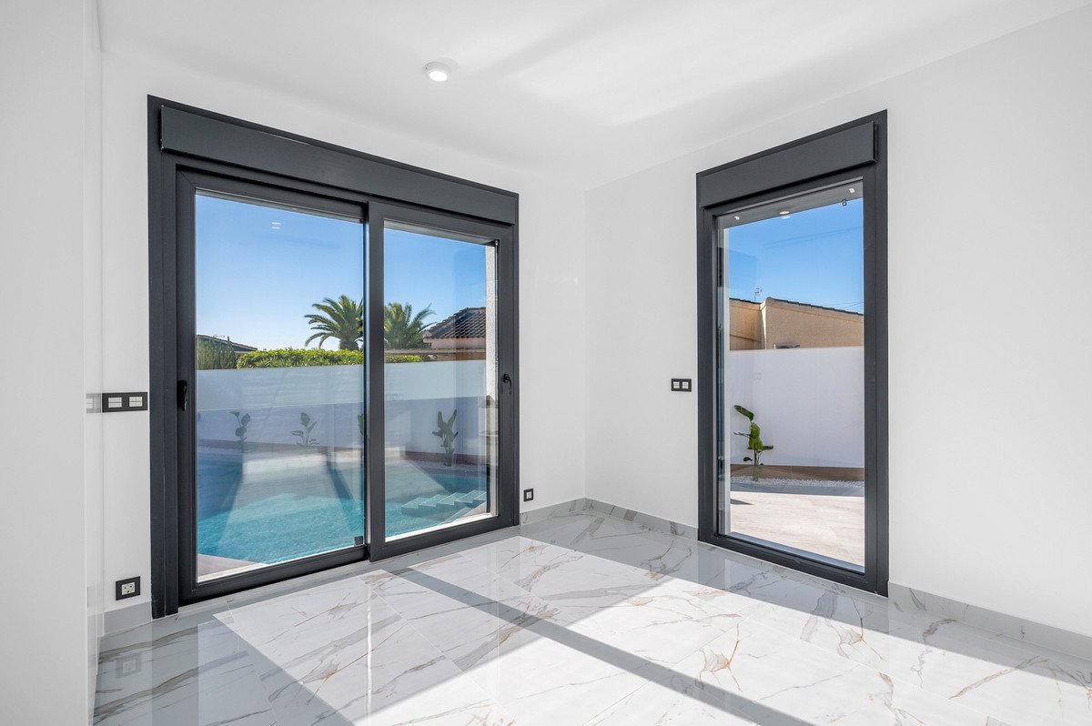 4 Bed Detached Villa in Rojales