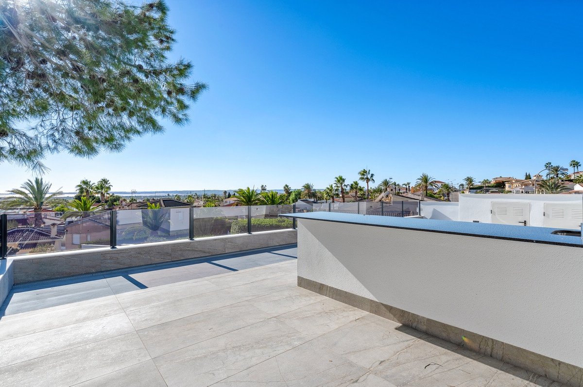 4 Bed Detached Villa in Rojales