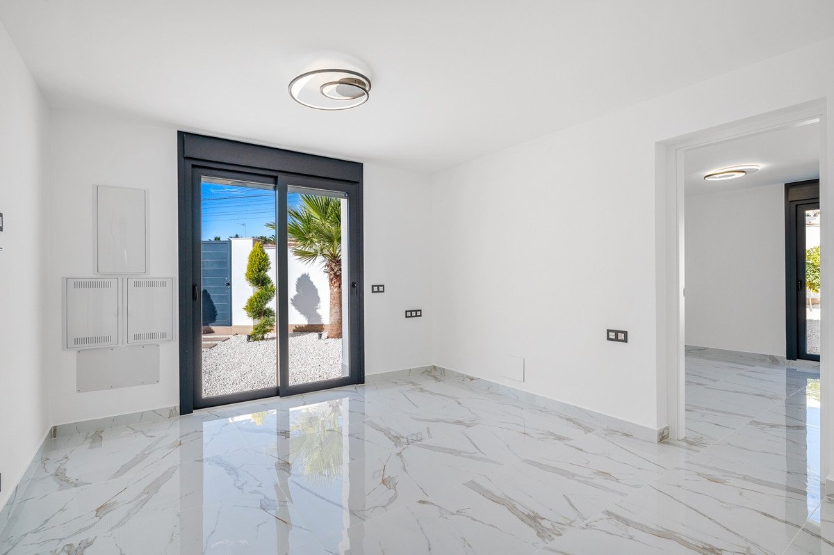 4 Bed Detached Villa in Rojales