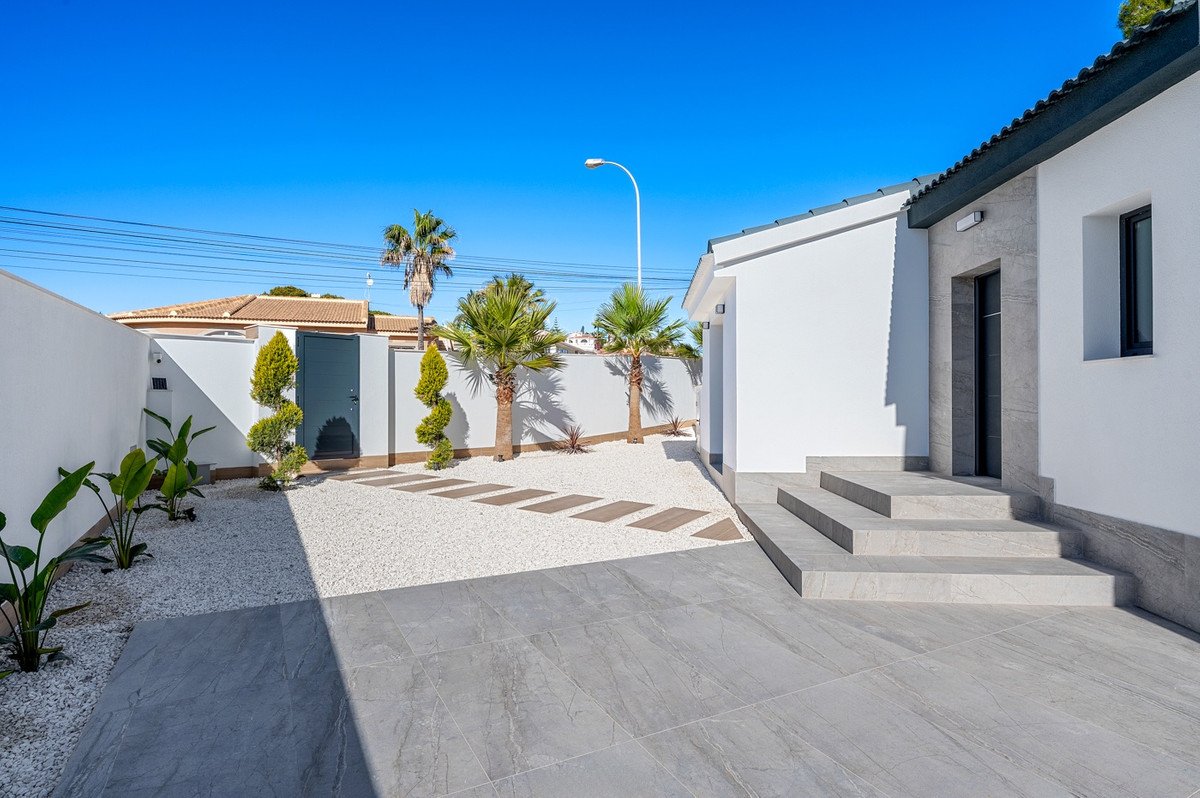 4 Bed Detached Villa in Rojales