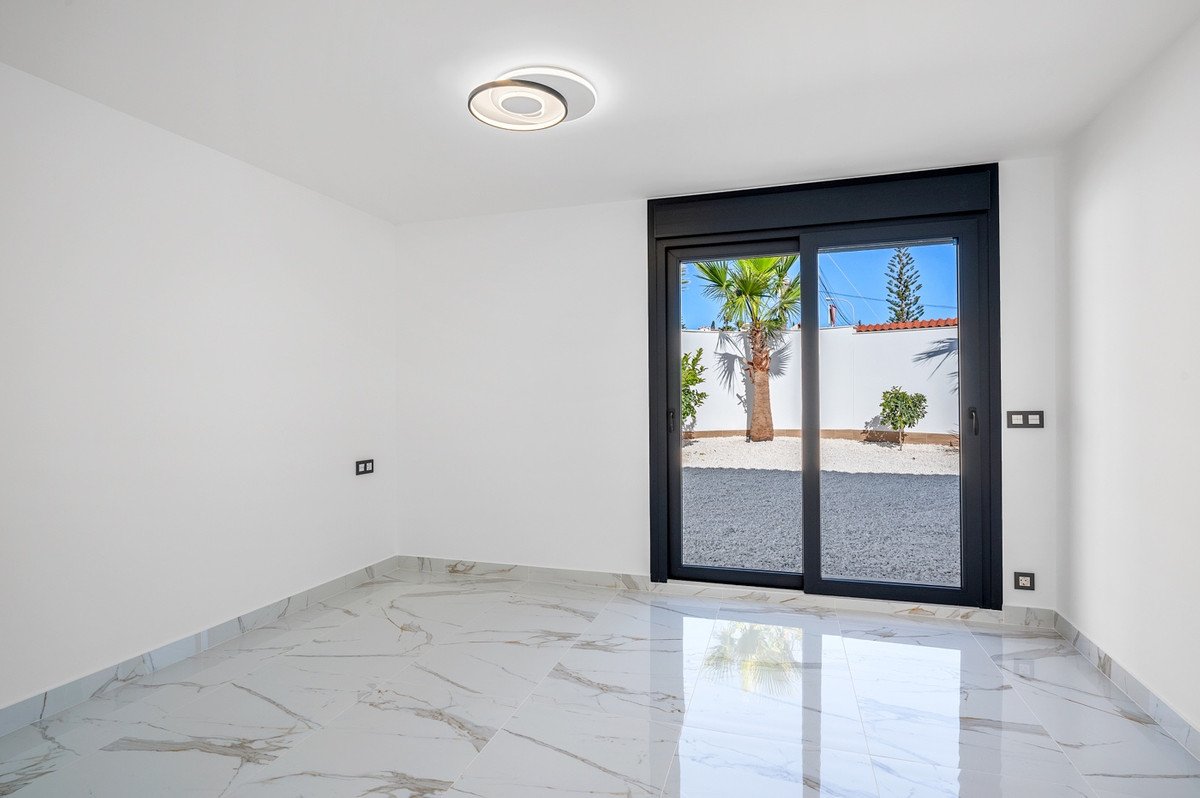 4 Bed Detached Villa in Rojales