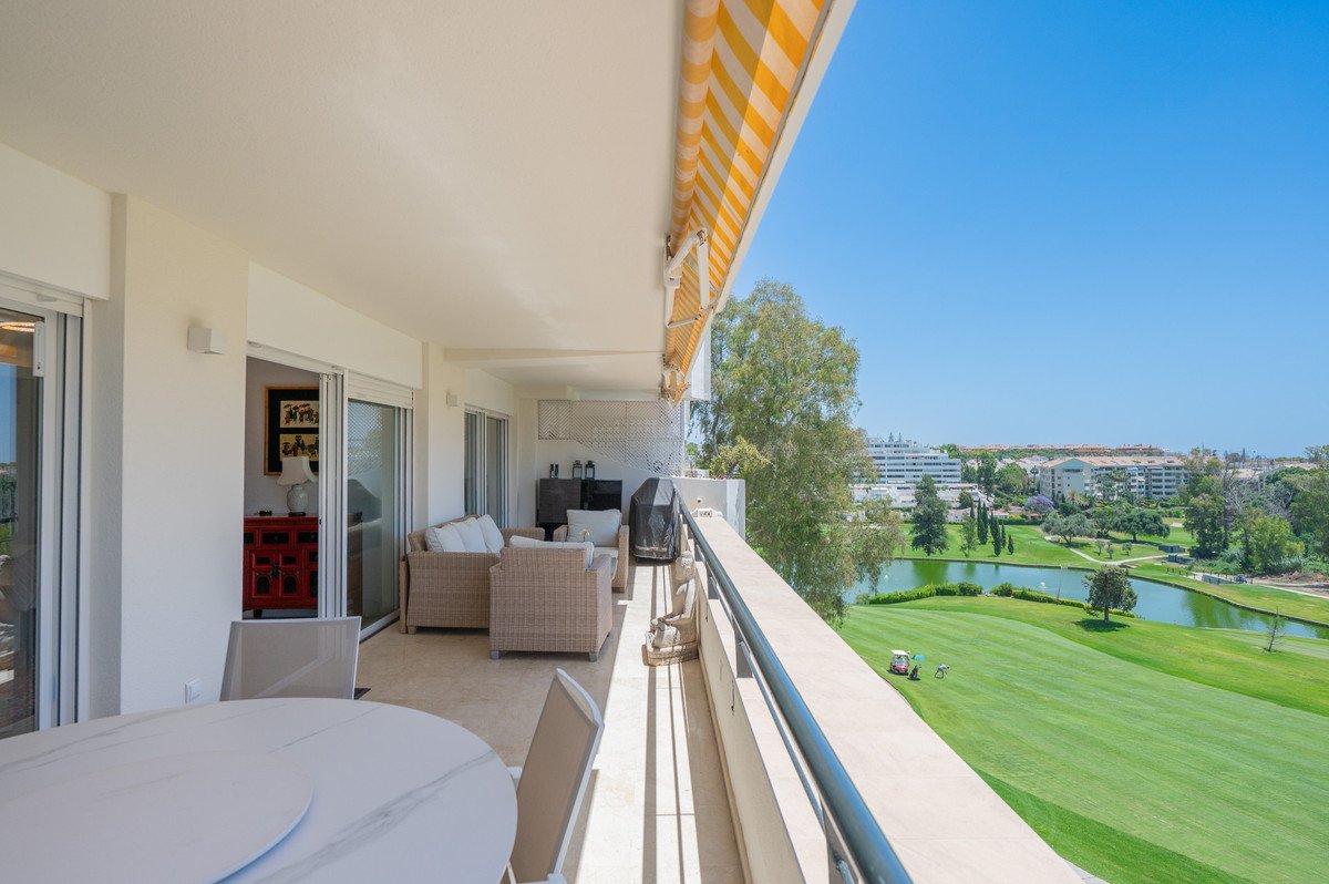 4 Bed Penthouse Duplex in Guadalmina Alta