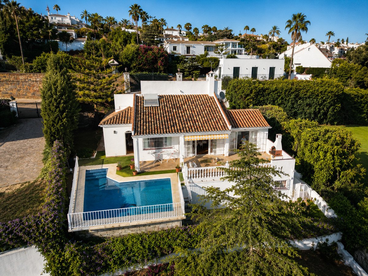 4 Bed Detached Villa in Estepona