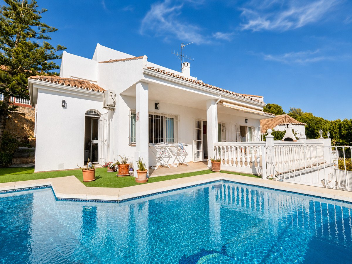 4 Bed Detached Villa in Estepona