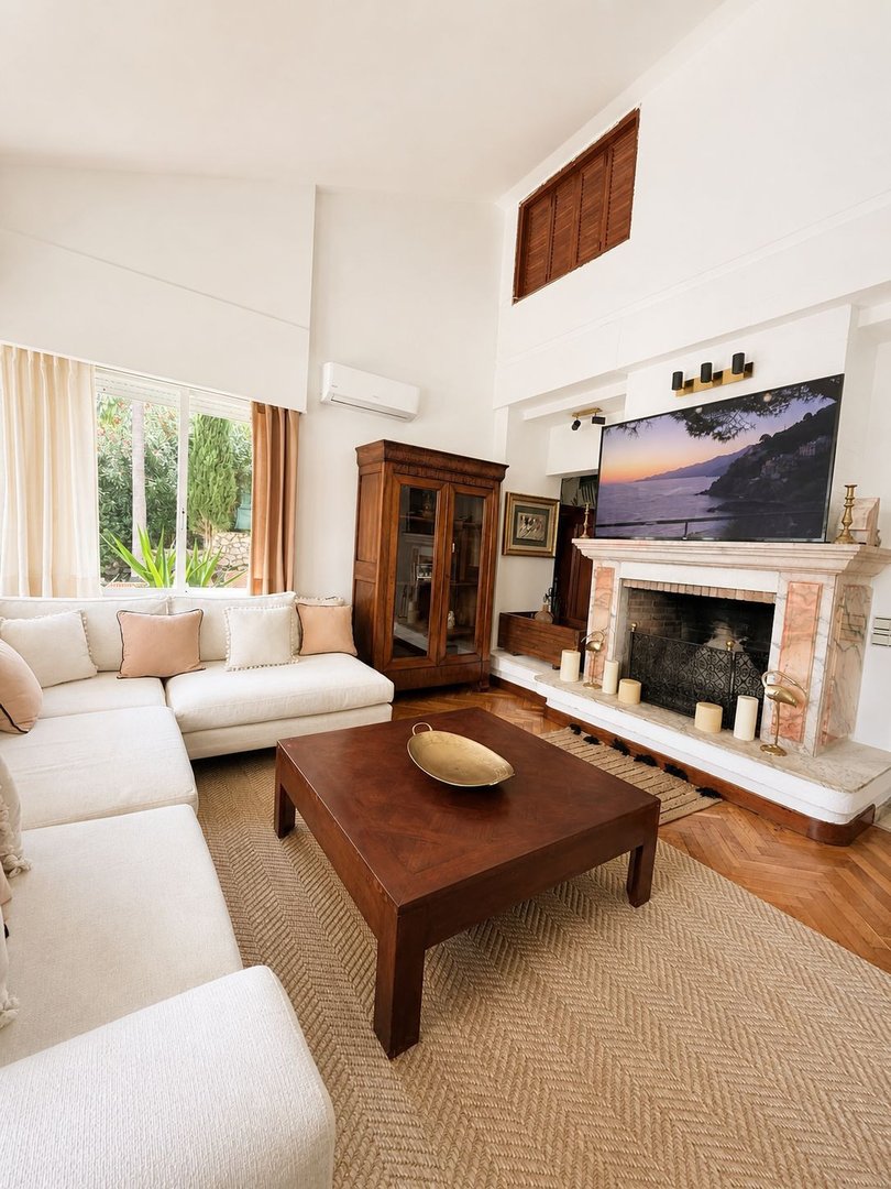 8 Bed Detached Villa in El Paraiso