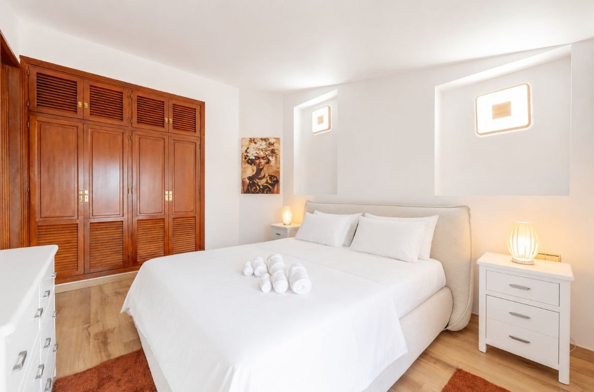 8 Bed Detached Villa in El Paraiso