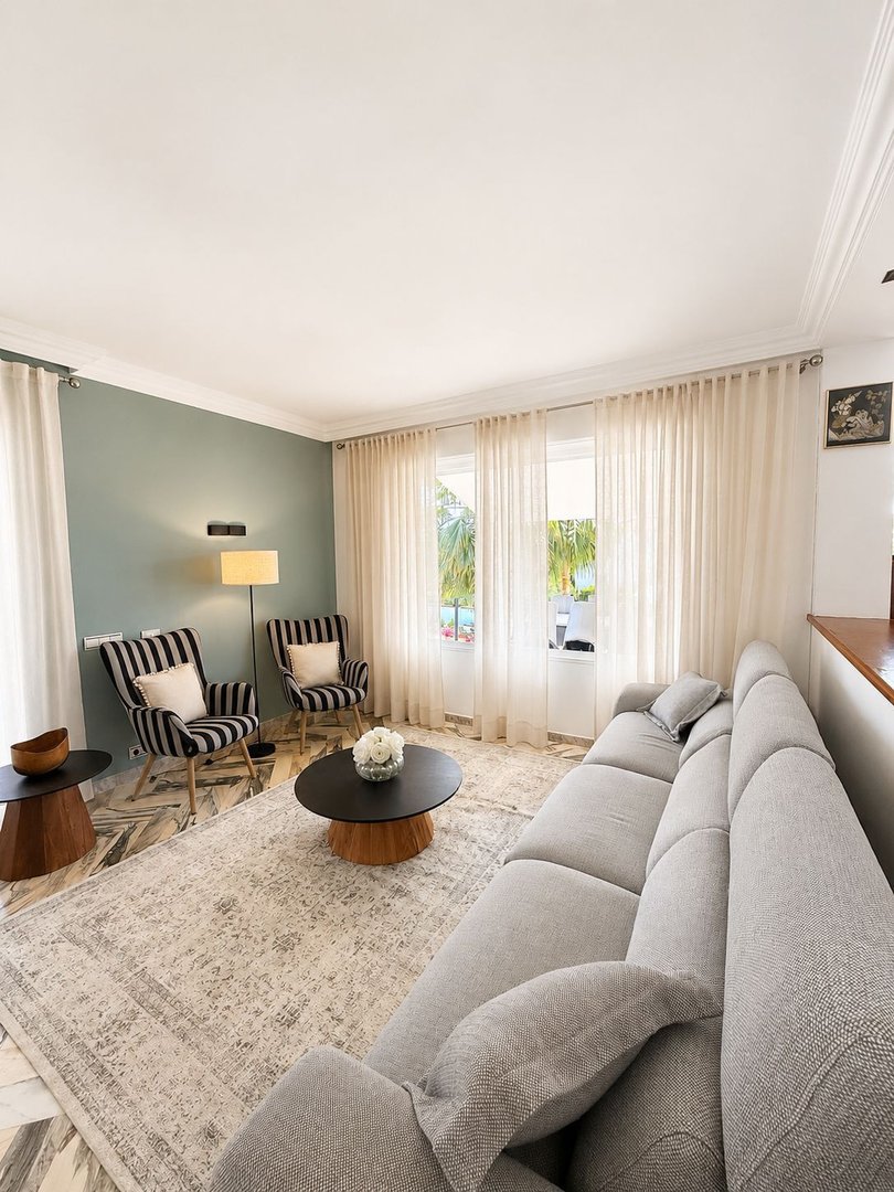 8 Bed Detached Villa in El Paraiso