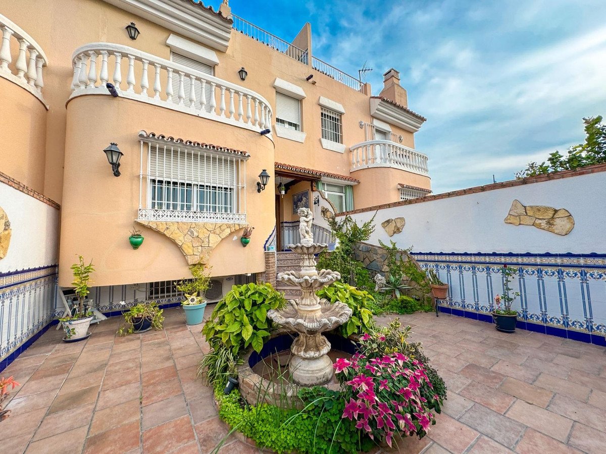 4 Bed Semi-Detached House in Guadalmar