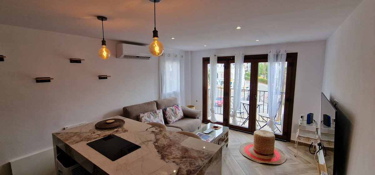 1 Bed Middle Floor Apartment in La Duquesa