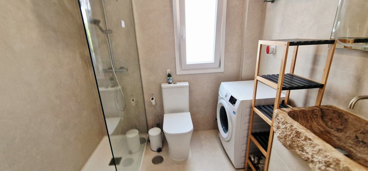 1 Bed Middle Floor Apartment in La Duquesa