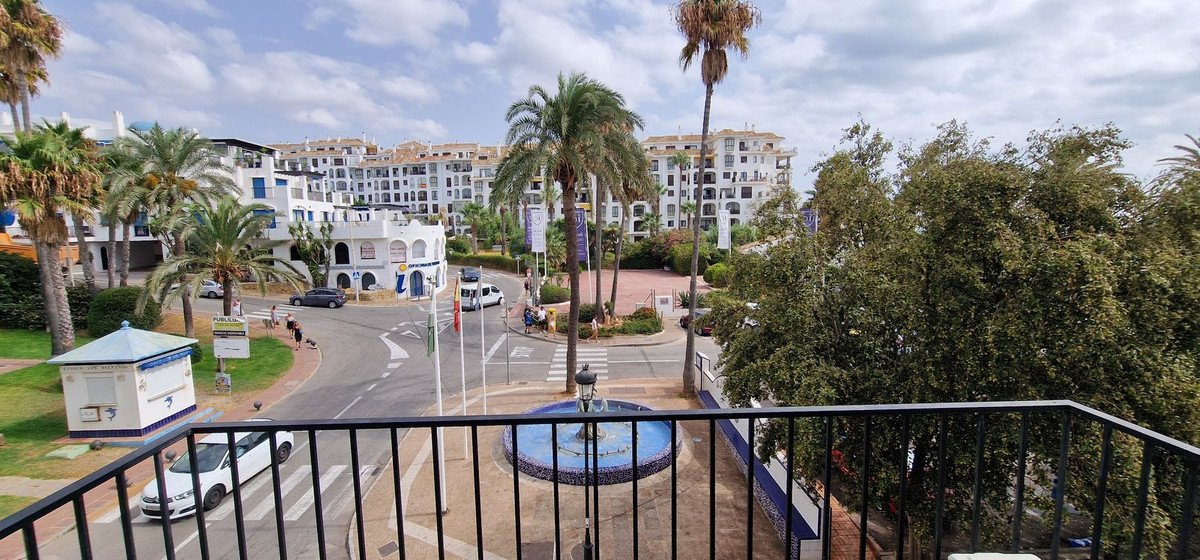 1 Bed Middle Floor Apartment in La Duquesa