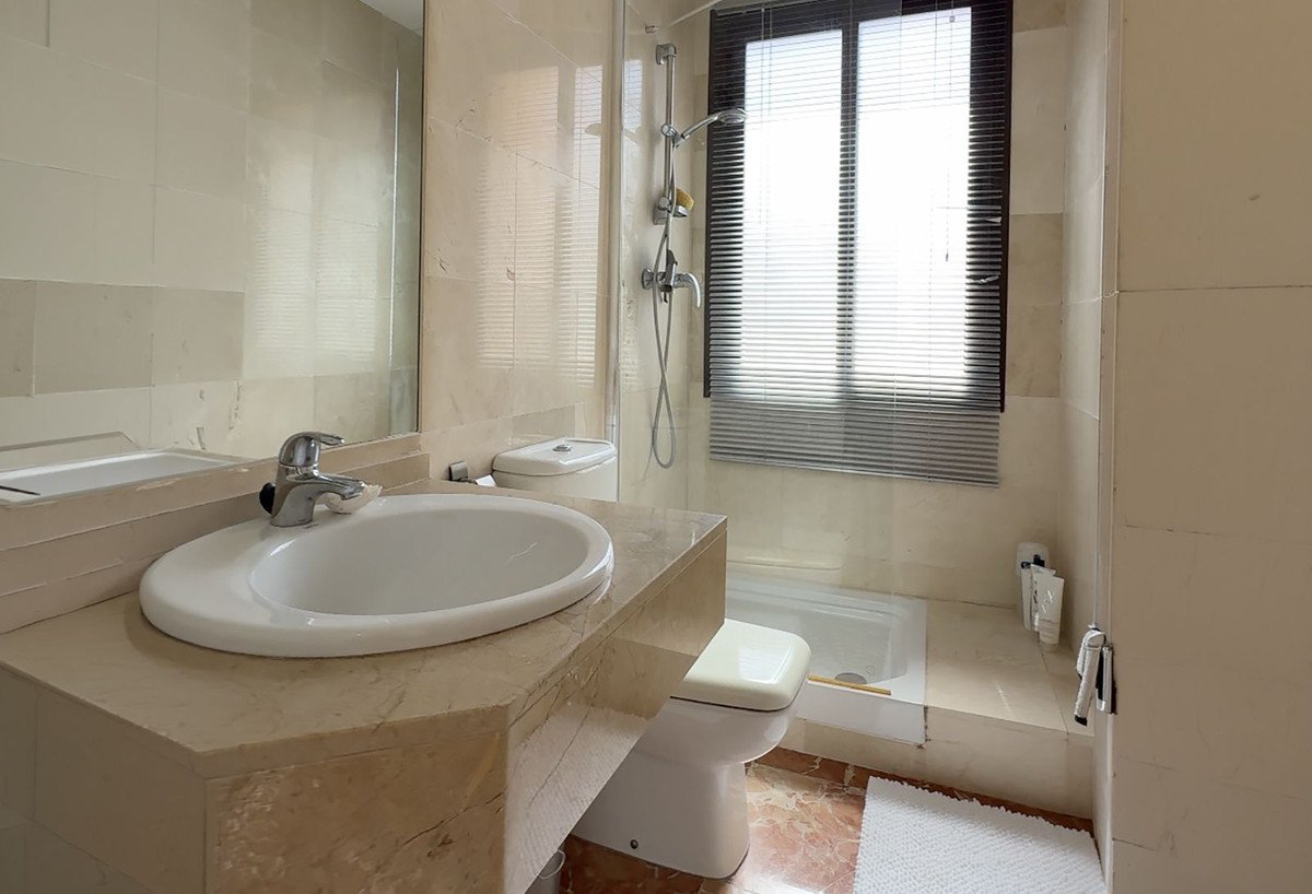 2 Bed Middle Floor Apartment in La Cala de Mijas