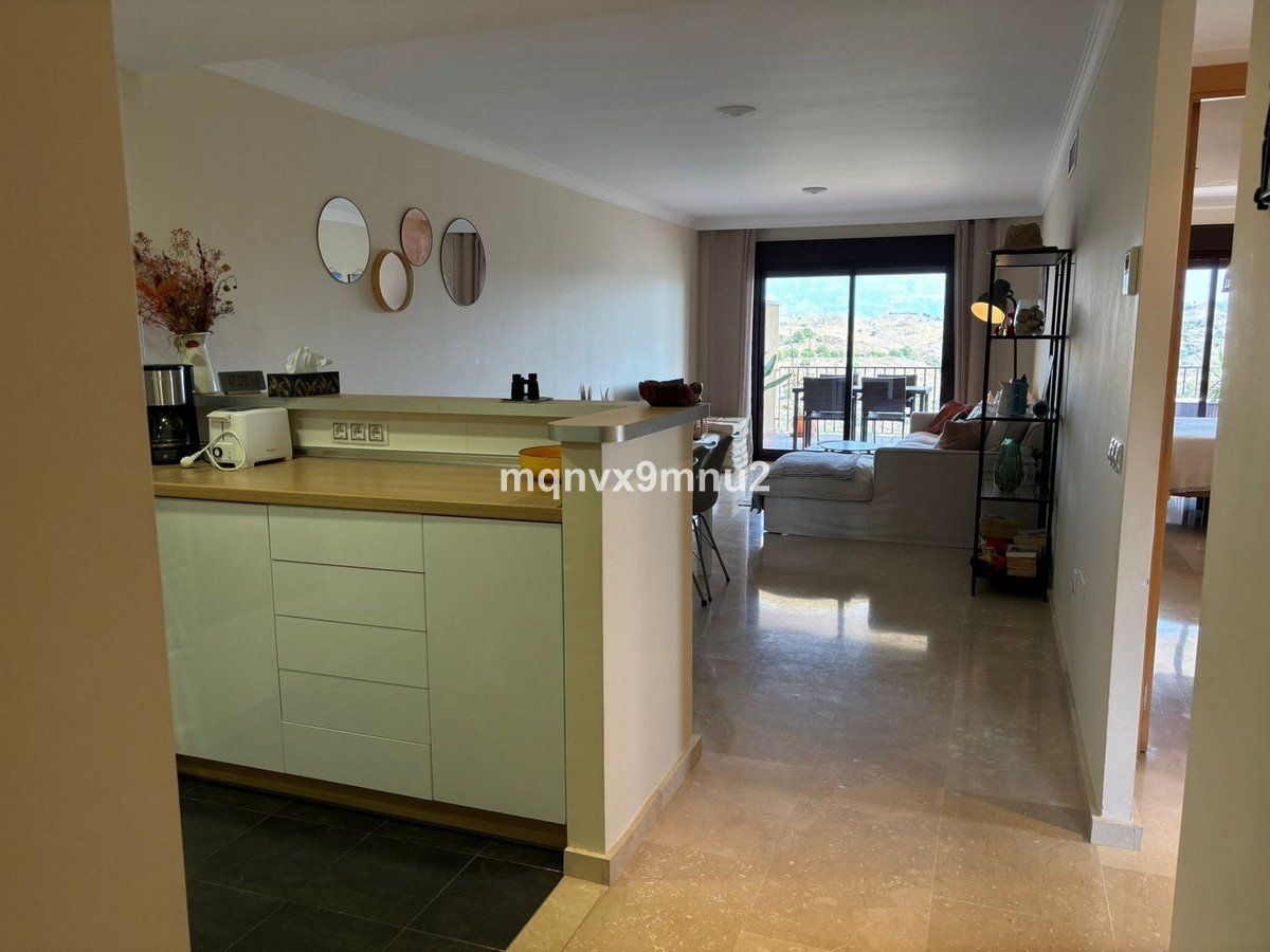 2 Bed Middle Floor Apartment in La Cala de Mijas