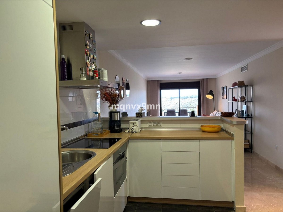 2 Bed Middle Floor Apartment in La Cala de Mijas