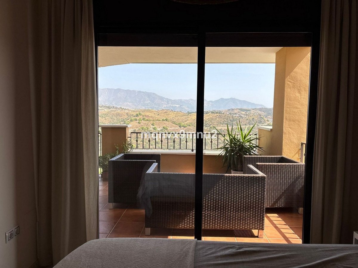2 Bed Middle Floor Apartment in La Cala de Mijas