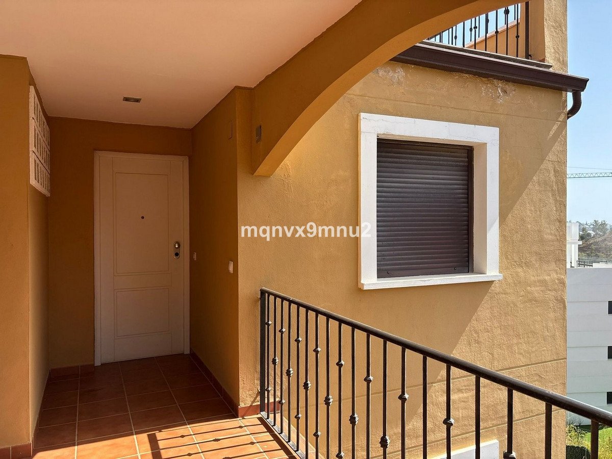 2 Bed Middle Floor Apartment in La Cala de Mijas