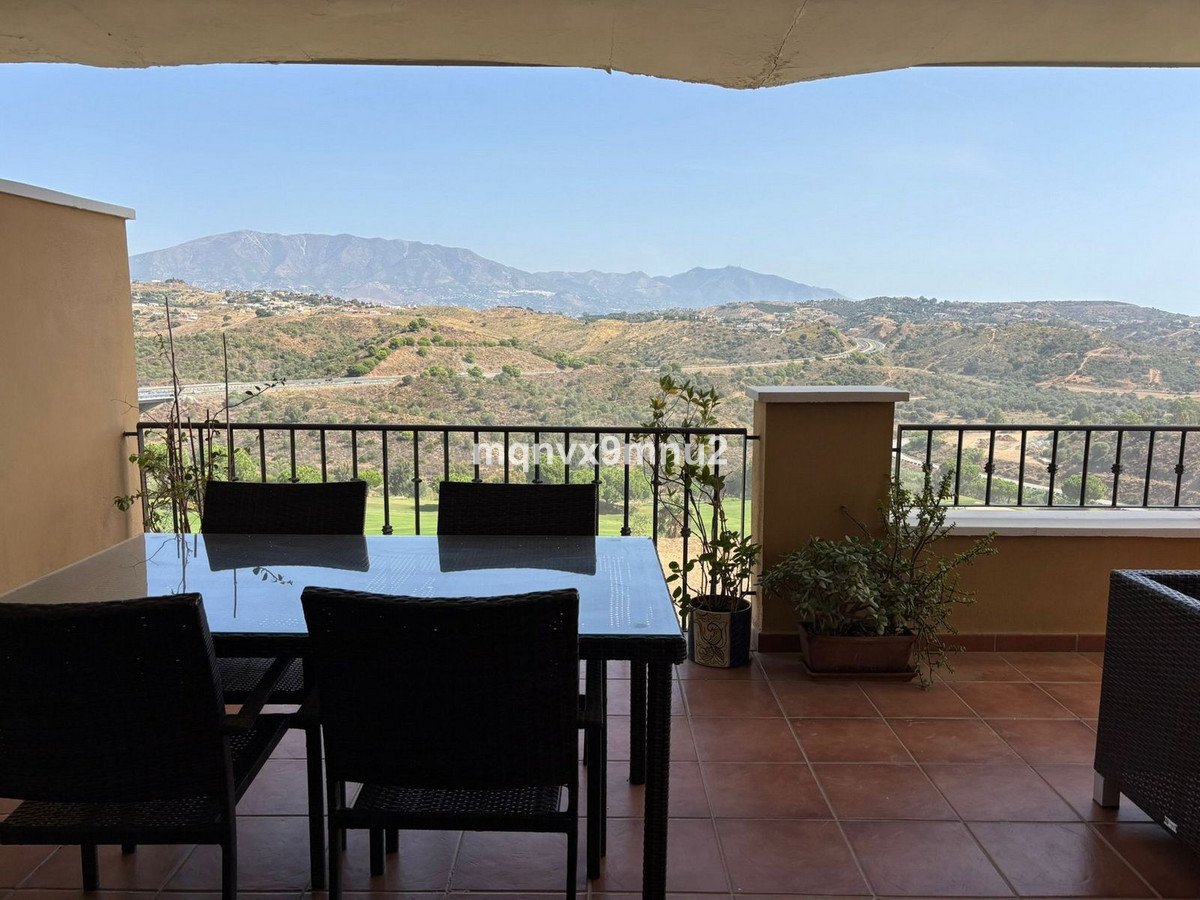 2 Bed Middle Floor Apartment in La Cala de Mijas