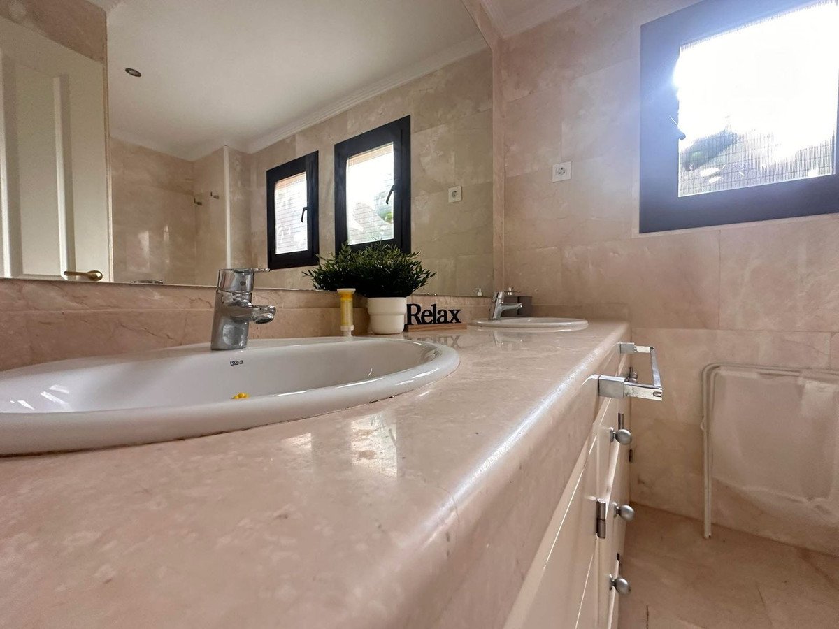2 Bed Ground Floor Apartment in Estepona