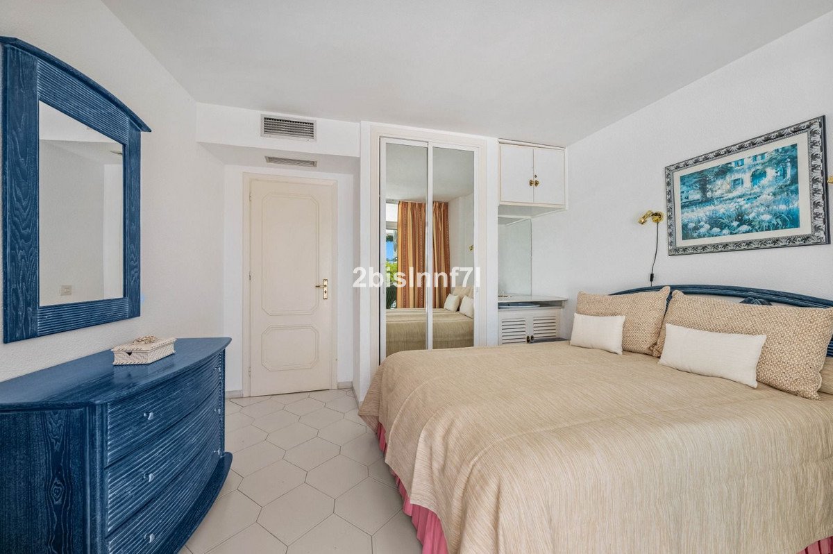 2 Bed Middle Floor Apartment in Miraflores