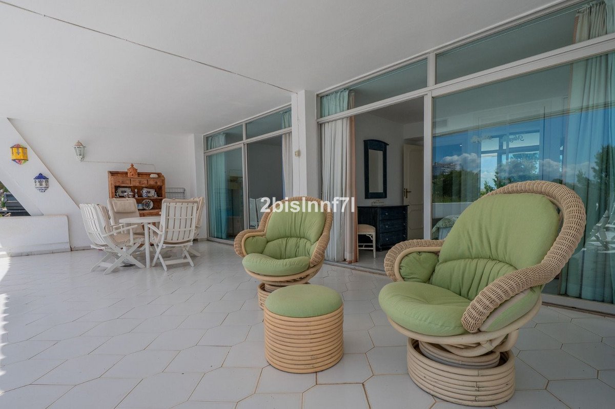 2 Bed Middle Floor Apartment in Miraflores