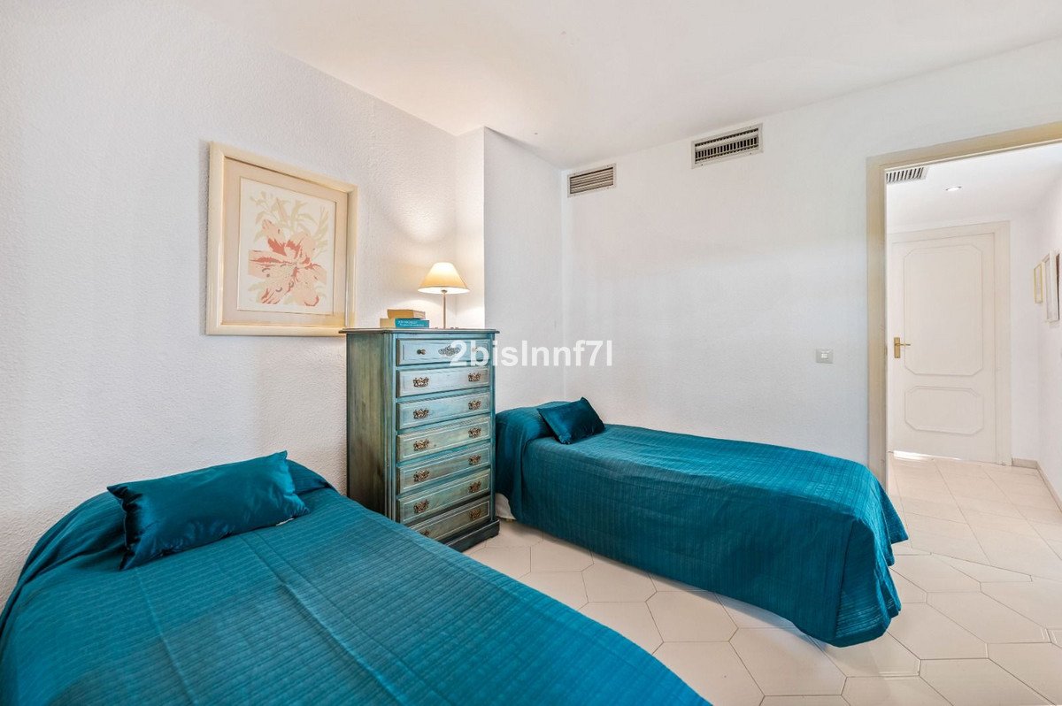 2 Bed Middle Floor Apartment in Miraflores
