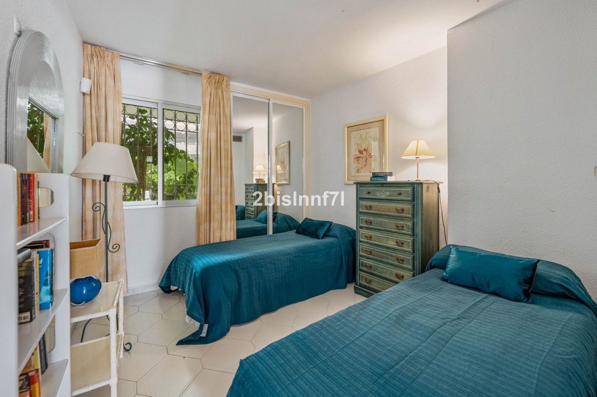 2 Bed Middle Floor Apartment in Miraflores