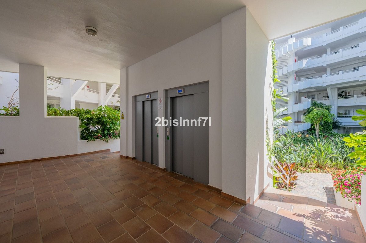 2 Bed Middle Floor Apartment in Miraflores