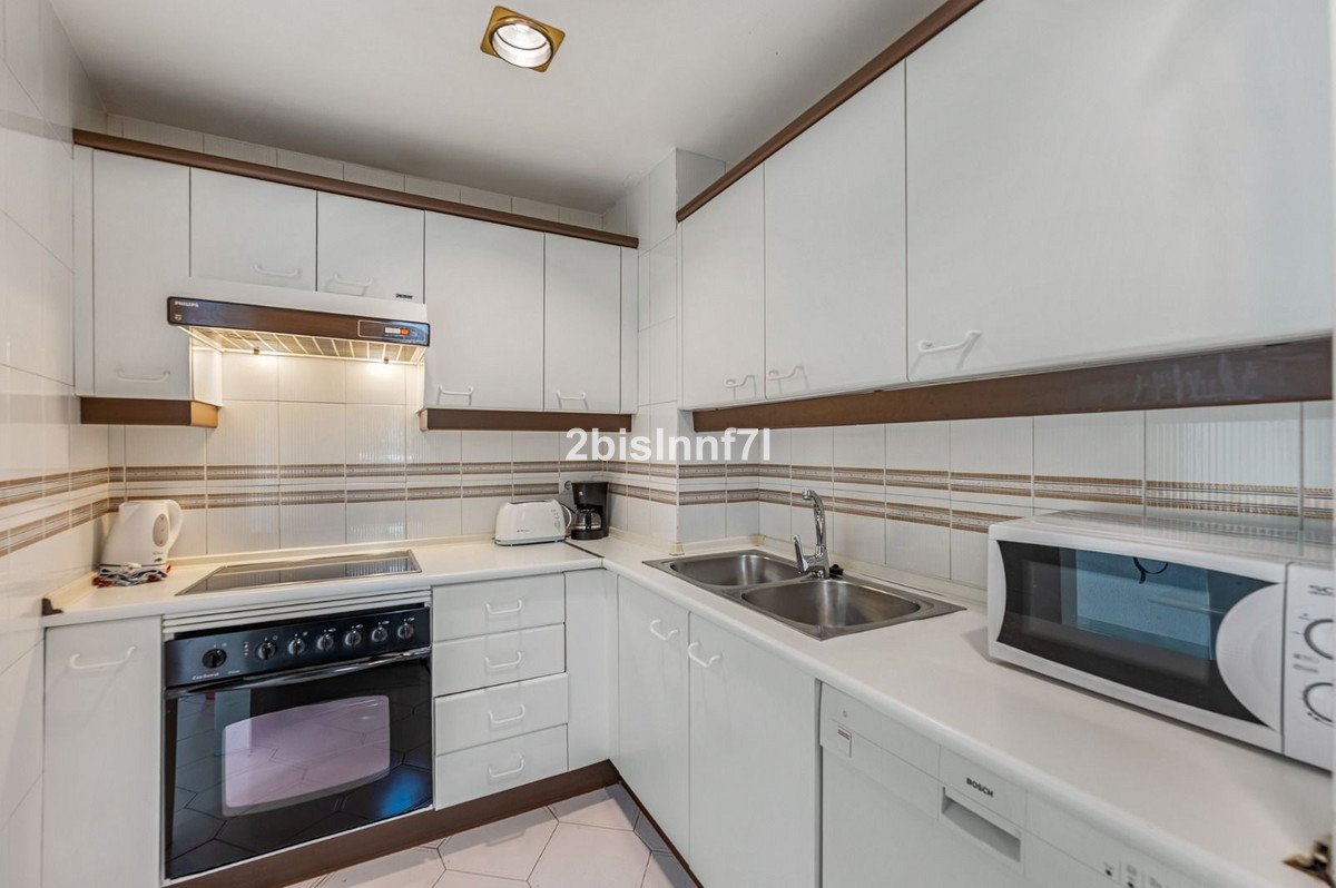 2 Bed Middle Floor Apartment in Miraflores