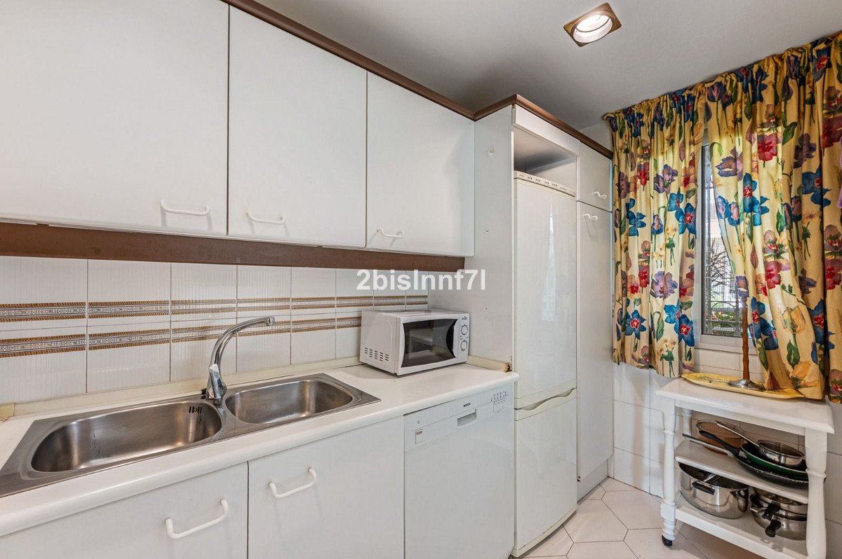 2 Bed Middle Floor Apartment in Miraflores