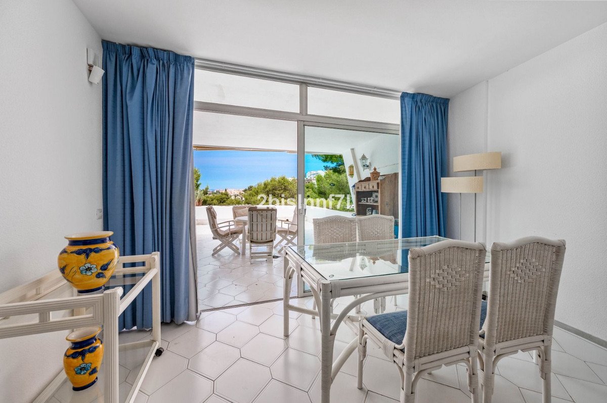 2 Bed Middle Floor Apartment in Miraflores
