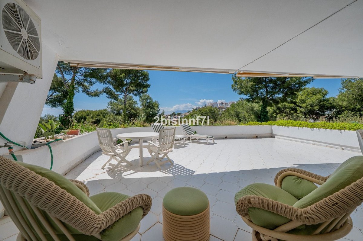 2 Bed Middle Floor Apartment in Miraflores