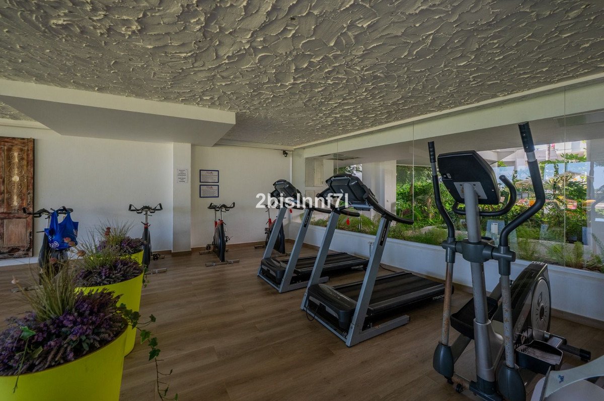 2 Bed Middle Floor Apartment in Miraflores