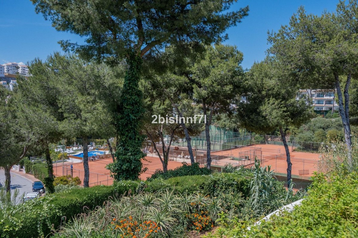 2 Bed Middle Floor Apartment in Miraflores