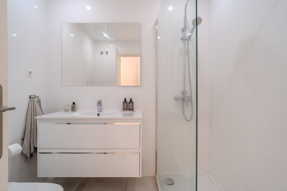 2 Bed Top Floor Apartment in Nueva Andalucía