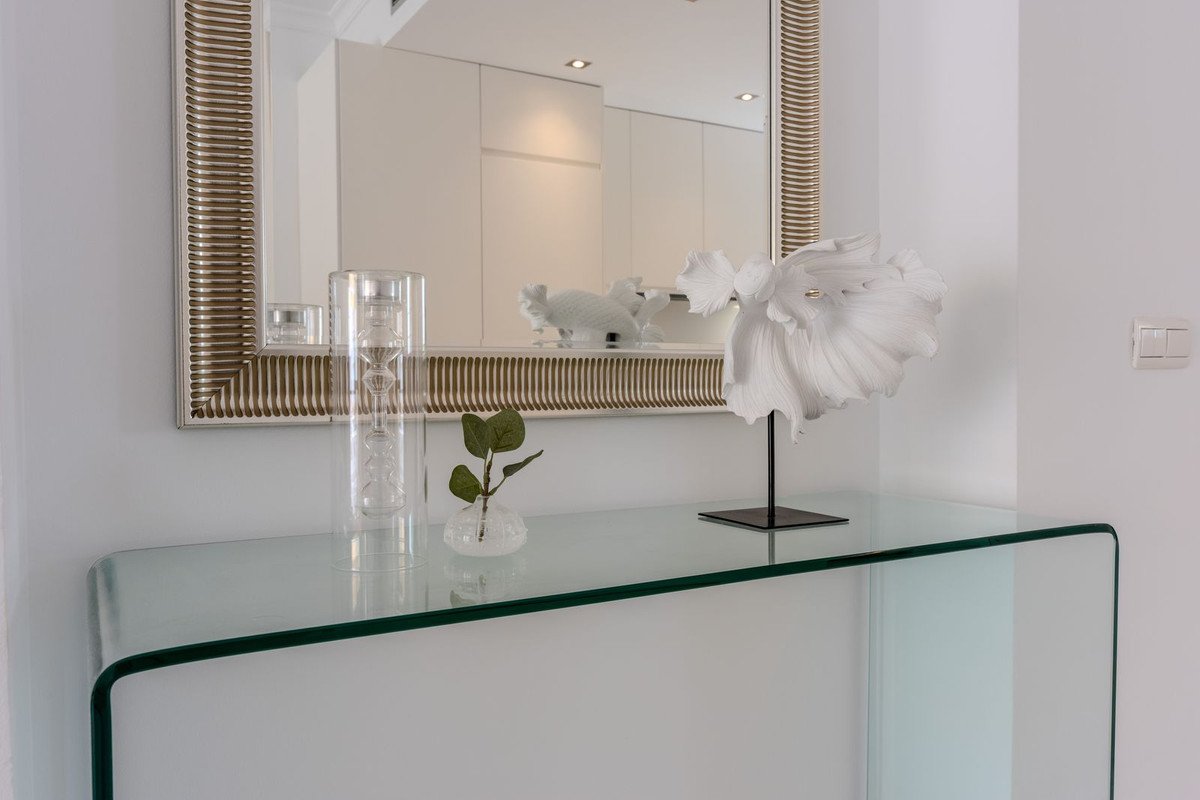 2 Bed Top Floor Apartment in Nueva Andalucía