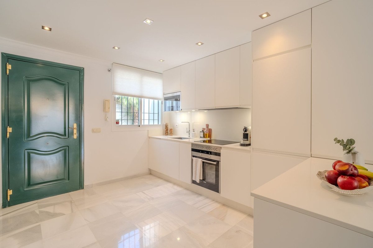 2 Bed Top Floor Apartment in Nueva Andalucía