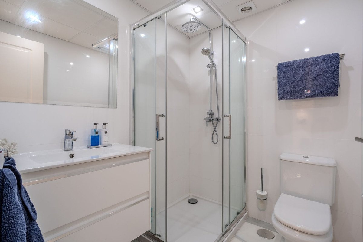 2 Bed Top Floor Apartment in Nueva Andalucía