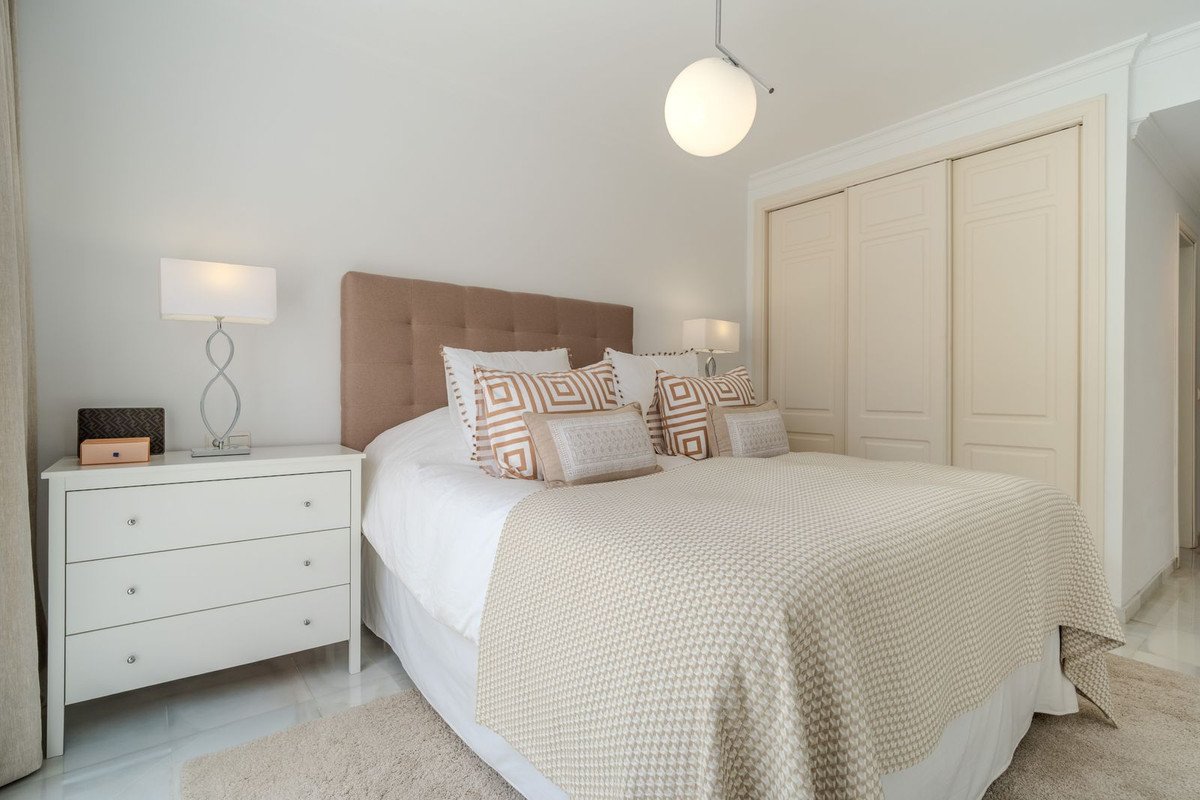 2 Bed Top Floor Apartment in Nueva Andalucía