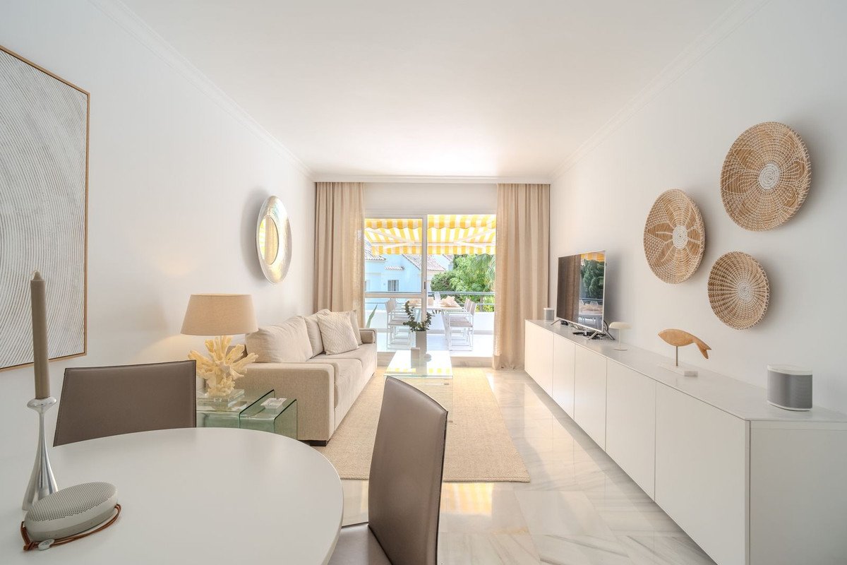 2 Bed Top Floor Apartment in Nueva Andalucía