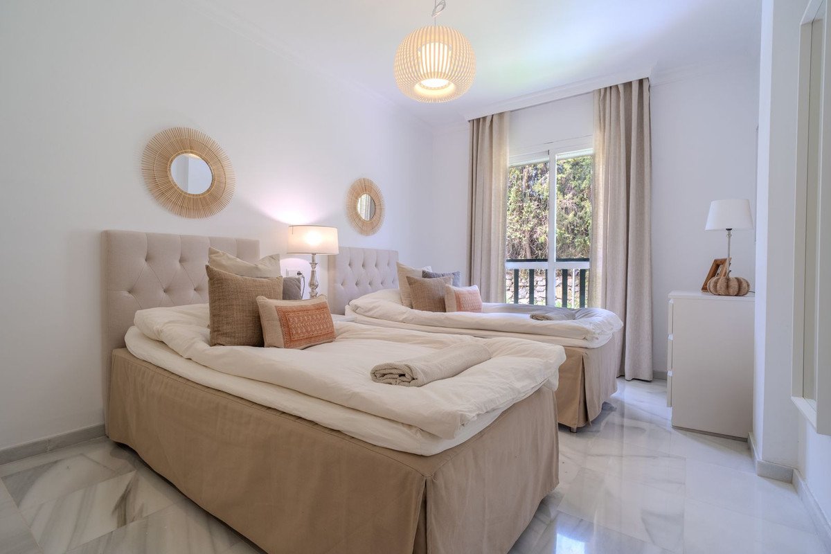 2 Bed Top Floor Apartment in Nueva Andalucía
