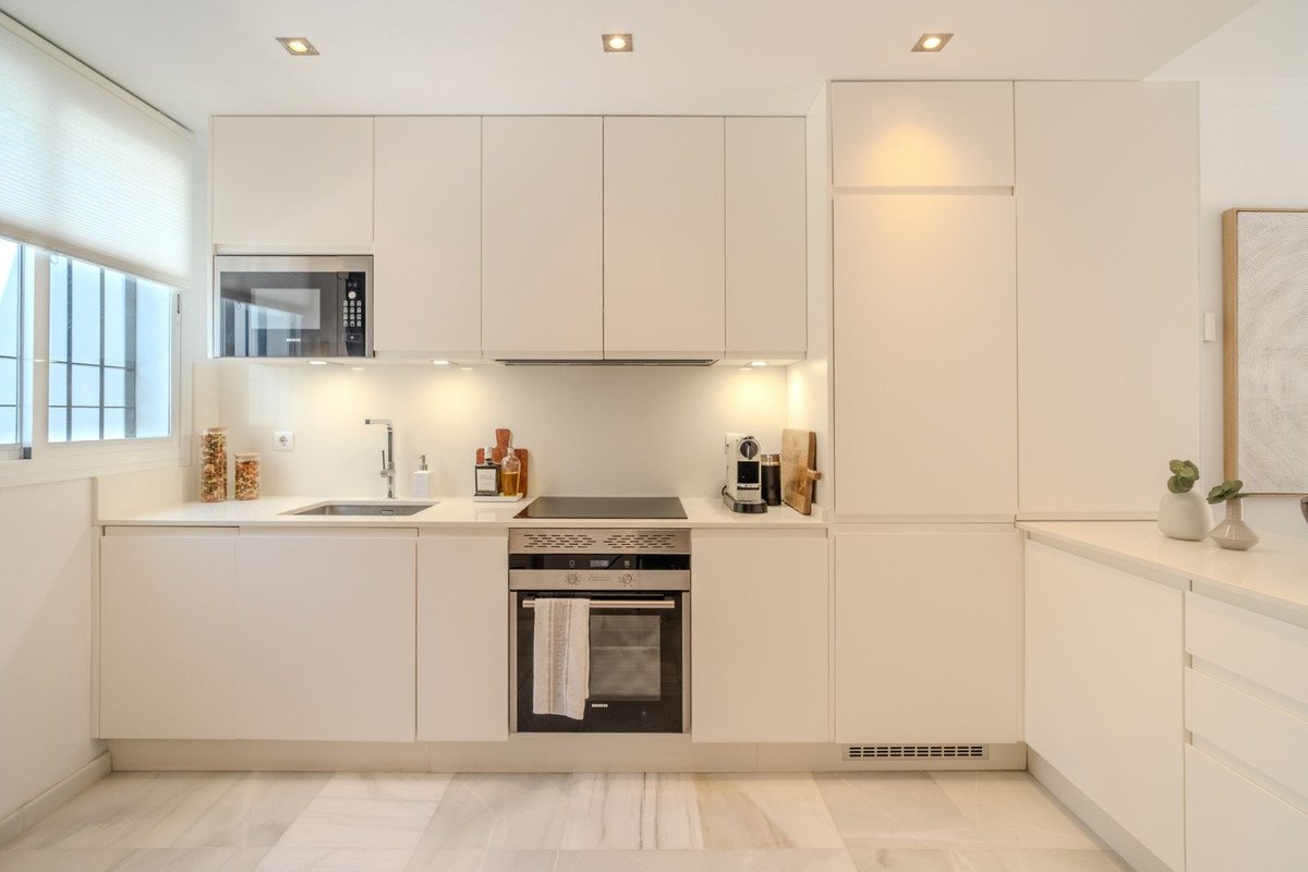 2 Bed Top Floor Apartment in Nueva Andalucía