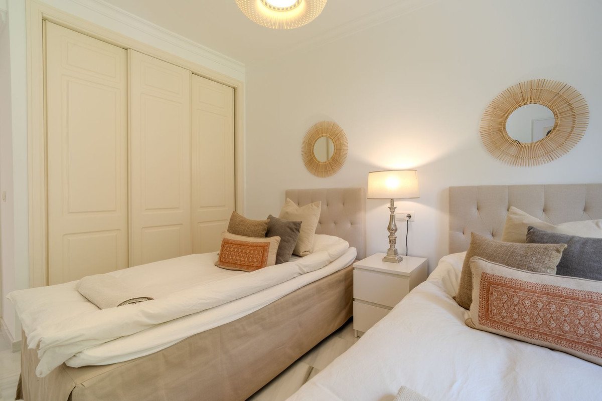 2 Bed Top Floor Apartment in Nueva Andalucía