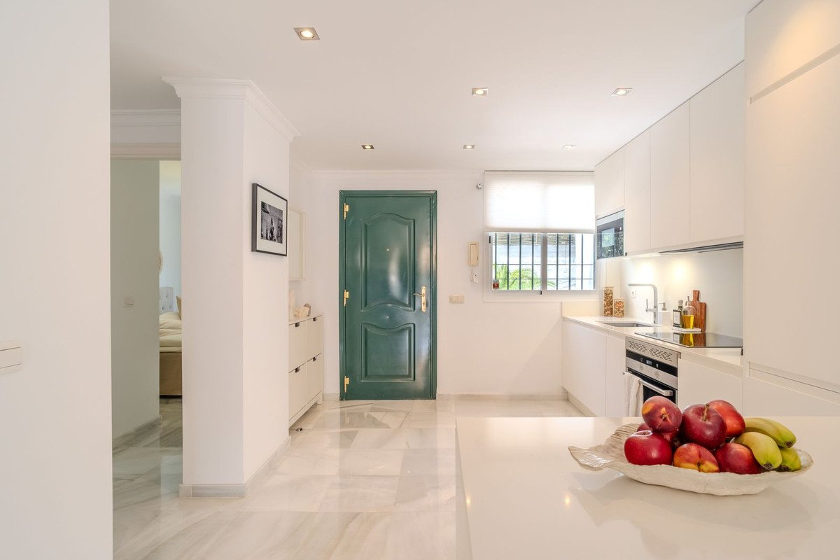 2 Bed Top Floor Apartment in Nueva Andalucía