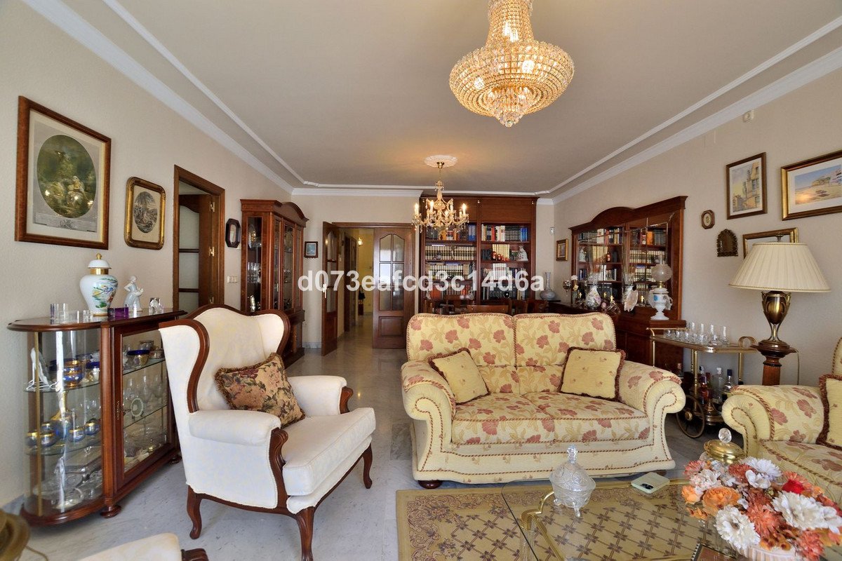 3 Bed Middle Floor Apartment in Ronda